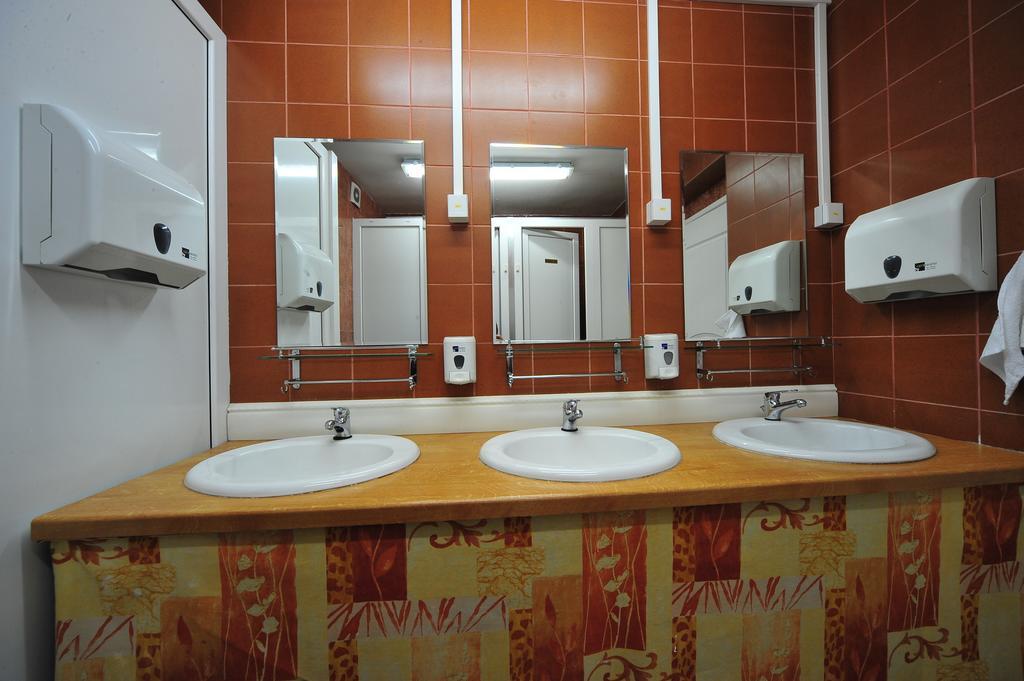Hostel Bed N Beer Белград Стая снимка
