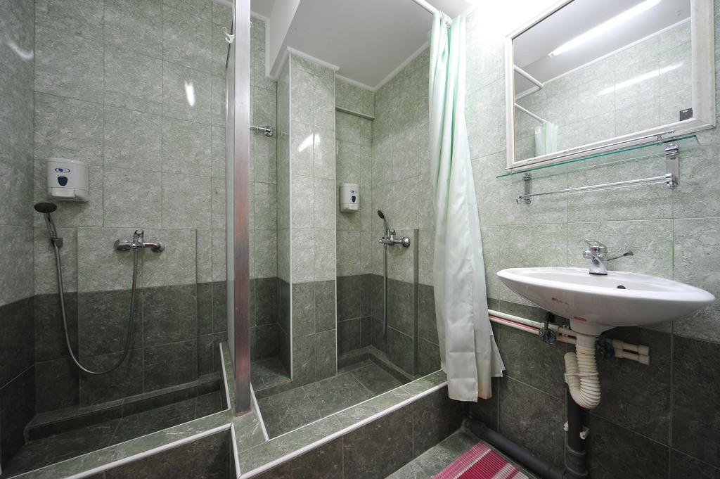 Hostel Bed N Beer Белград Екстериор снимка