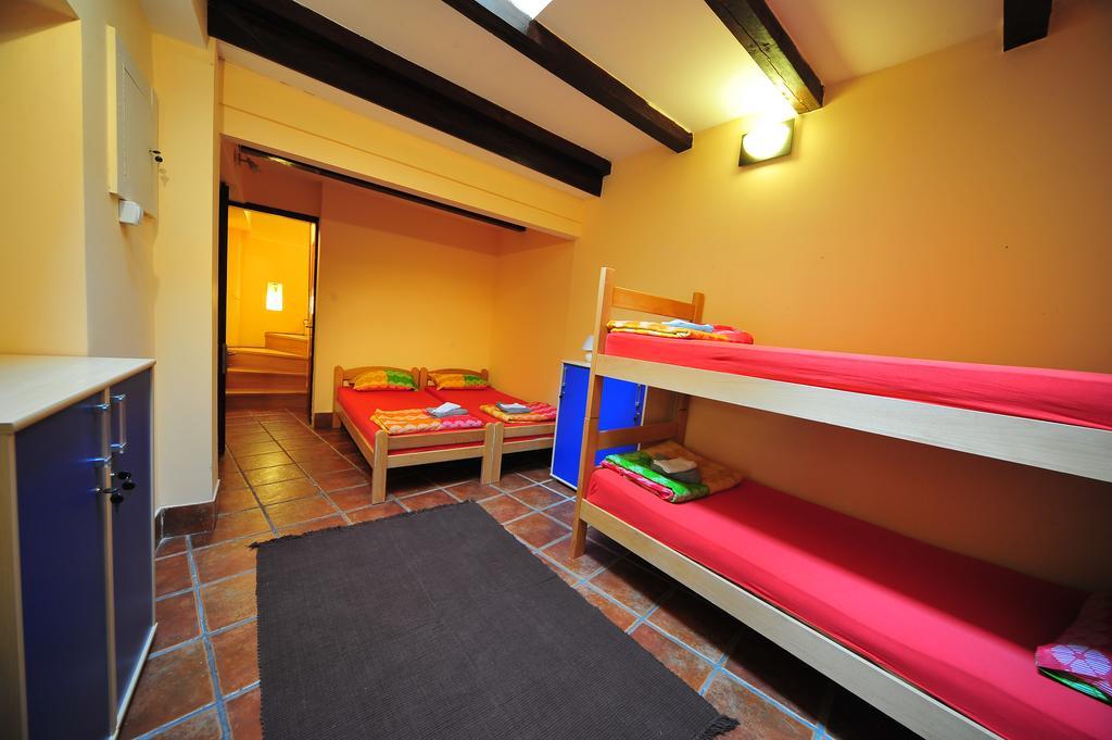 Hostel Bed N Beer Белград Стая снимка