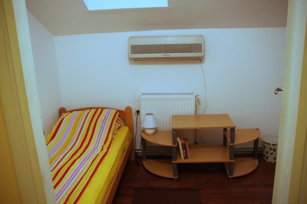 Hostel Bed N Beer Белград Стая снимка